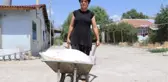 Kolundaki Bilezikleri Satıp Tavuk Çiftliği Kurdu