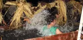 Bu Köye Damat Olmak Havuzdan Geçer