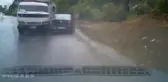 Kontrolden Çıkan Kamyon 3 Araca Çarparak Durdu! Kaza Anı Araç Kamerasına Yansıdı