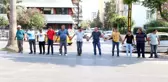 Seçim İçin Açılan Geçici Yol Kapatılmadı, Adanalılar Etten Duvar Örüp İsyan Etti