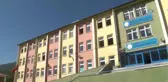Öğretmeni Oldukları Okulu Kendileri Temizliyorlar