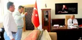 CHP'li Vekil, Atatürk Posteriyle Milli Eğitim Müdürü'nün Makamını Bastı