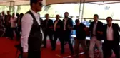 Halayı Korumalar Eşliğinde Çektiler... Aşiret Düğününde 15 Kilogram Altın, 1 Milyon TL Para Takıldı
