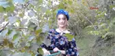 Ordu Pop Müzik Şarkıcısı Elif Kaya Ailesinin Bahçesinde Fındık Topladı