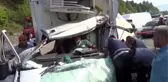 Tır ile Kamyonet Kafa Kafaya Çarpıştı: 3 Yaralı