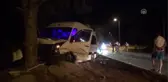 Manavgat'ta Otomobil ile Minibüs Çarpıştı: 3 Yaralı