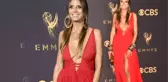 Emmy Ödül Töreni'ne Heidi Klum'un Derin Göğüs ve Bacak Dekolteli Kıyafeti Damga Vurdu
