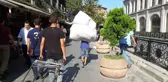 Yaşıtları Okula Giderken Sokaklarda Çalışan Küçük İşçiler Yürek Burktu