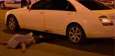 Elinde Bıçakla Yolun Karşısına Geçmeye Çalışırken 2 Araç Ezdi