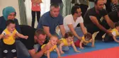 Bebeklerin Emekleme Yarışmasında İlginç Görüntüler