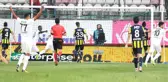 Fenerbahçe 9 Kişi Kaldığı Maçta Akhisarspor'a 1-0 Yenildi