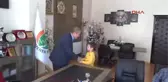 Karaman Yaralı Köpeğe Şefkat Gösteren Minik Mehmet, Altınla Ödüllendirildi