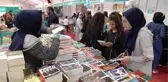 Ediz Hun ve Ahmet Ümit, Kitap Şenliğinde Kitaplarını İmzaladı