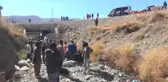 Hakkari Yüksekova'da Kaçakları Taşıyan Kamyonet Şarampole Yuvarlandı: 66 Yaralı