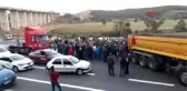 Beykoz'da Mahalleliler Yolu Trafiğe Kapattı
