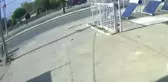 Otomobilin Yayalara Çarpması Güvenlik Kamerasında