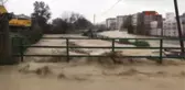 Sakarya Kaynarca'da Ev ve İş Yerlerini Su Bastı