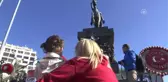 CHP İzmir İl Başkanlığı, Atatürk Anıtı'na Çelenk Sundu
