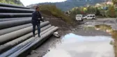 Yol Ortasındaki Çukur Su ile Dolunca Çevre Halkı Olta ile Yolu Protesto Ettiler