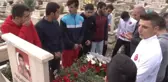 Dünya Şampiyonu Mezarı Başında Anıldı