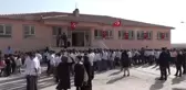 Kızılay, Modacı Hakan Akkaya'nın Desteğiyle İhtiyaç Sahibi Öğrencilere Yardım Yaptı