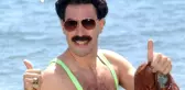Kazakistan'da Borat Mayosu Giyen Turistler Müstehcen Bulunup Gözaltına Alındı