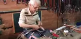 Baba Mesleğini Oğluna Öğretiyor