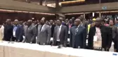 Mugabe'nin Parti Liderliğinden Alınmasını Dans Ederek Kutladılar