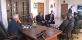 Şeffaf Buzu İnce Kenarlı Merceğe Dönüştürerek Ateş Yaktı