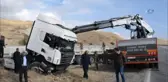 Tırlar Kaza Yaptı, Muzlar Yola Saçıldı