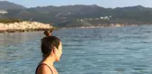 Oyuncu Burcu Kara, Kasım Ayında Denize Girdi