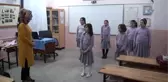 Öğrenciler, 'Benim Adım Öğretmen' Şarkısını İşaret Diliyle Seslendirdi