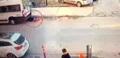 Kaldırımın Kenarında Bekleyen Anne ve Bebeği, Geri Geri Gelen Servisin Altında Kaldı