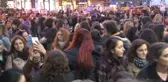 Yüzlerce Kadın, İstiklal Caddesi'nde Kadına Şiddeti Protesto Ediyor