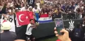 Colin Kazım'dan Türk Bayrağı ile Şampiyonluk Kutlaması