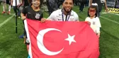 Colin Kazım'dan Türk Bayraklı Şampiyonluk Kutlaması