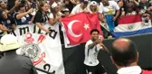 Milli Futbolcu Colin Kazım, Şampiyonluğu Türk Bayrağıyla Kutladı