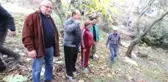 Başkan Özakcan Üreticiyle Birlikte Zeytin Hasadı Yaptı