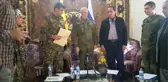 Skandal Görüntü! Rus Komutan, Terör Örgütü YPG Sözcüsü ile Basın Açıklaması Yaptı