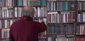 Evinde 30 Bin Kitapla Yaşıyor