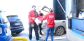 Yüzlerce Sokak Hayvanını Beslemek İçin Yarım Ton Mama Dağıttılar