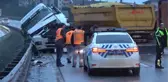 Kocaeli Önce Kamyona Sonra Bariyerlere Çarptı: 1 Yaralı