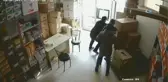 Hırsızlık Şüphelisi Umduğunu Değil Bulduğunu Yedi... O Anlar Kamerada