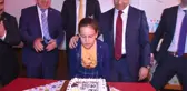 Mektuplu Davete Validen Pastalı Sürpriz
