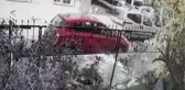 Sokak Köpeğine Saldıran Pitbullu Tasmayla Vurarak Ayırmaya Çalıştı