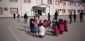 İhtiyaç Sahibi Çocuklara Mont ve Ayakkabı Yardımı