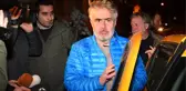 Uğur Yücel, Muhabirleri Karşısında Görünce Çıldırdı: Siz Kimsiniz Lan?