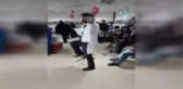 Doktor Kanser Hastalarına Moral İçin Zeybek Oynadı