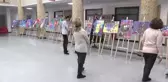 Eski Bakan Küçük Ressamın Sergisini Açtı
