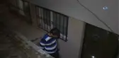 Sultangazi'de 4 Evi Su Bastı... Kova Kova Su Taşıdılar
